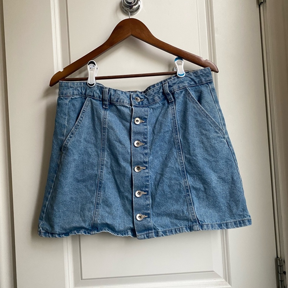 3 / $15 !!!! ardene medium wash front button denim skirt!